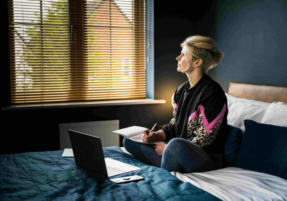 Blog-1-Image-March-2024-Are-You-Stuck-In-The-Online-Bubble